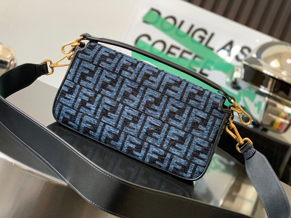 スーパーコピーブランドバッグ側面デザイン